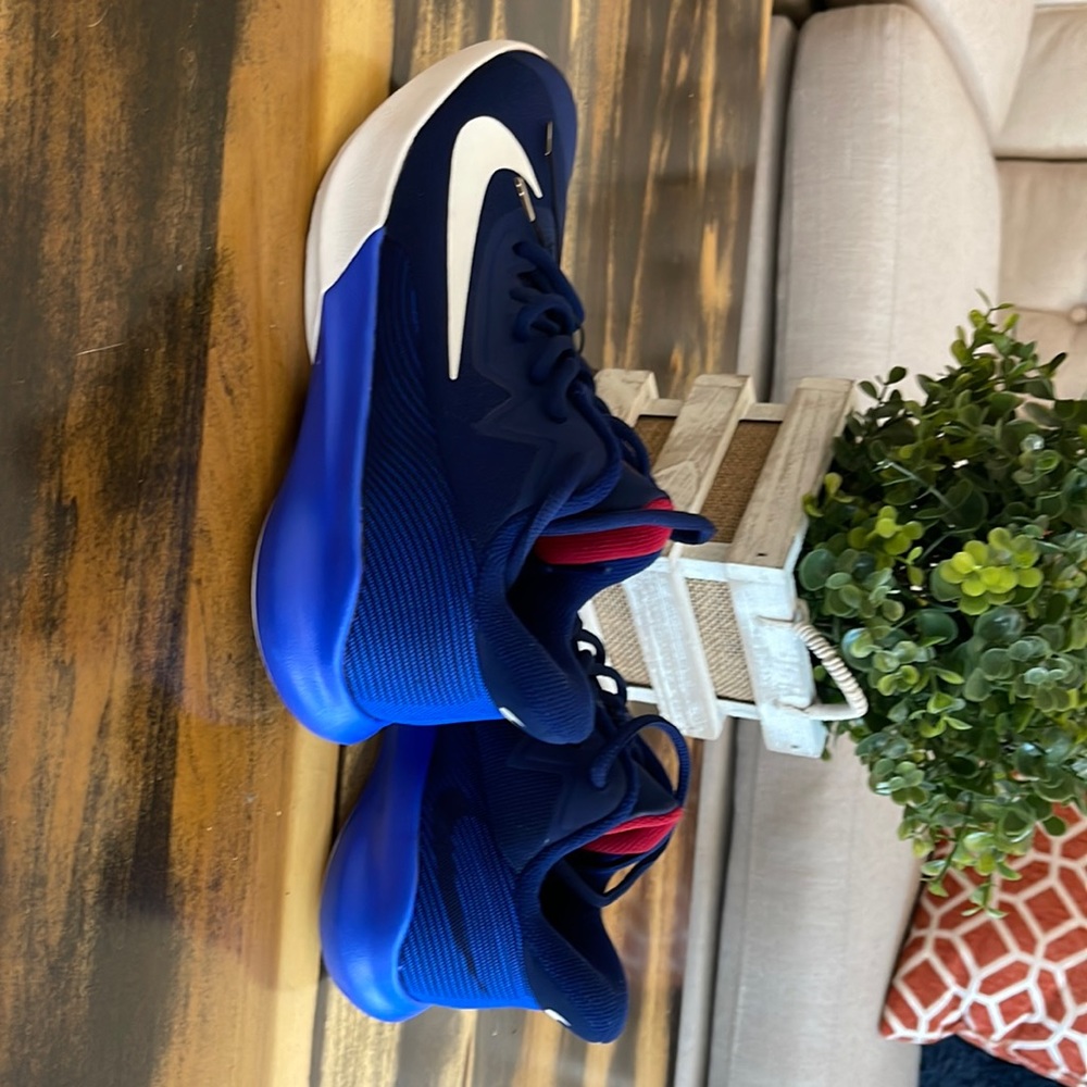 Nike tennis shoes